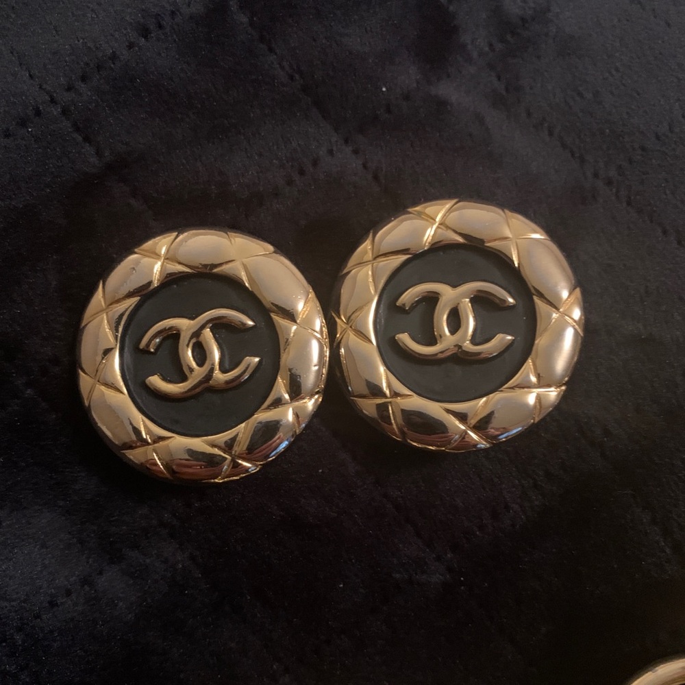 Chanel earrings Clip one good condition